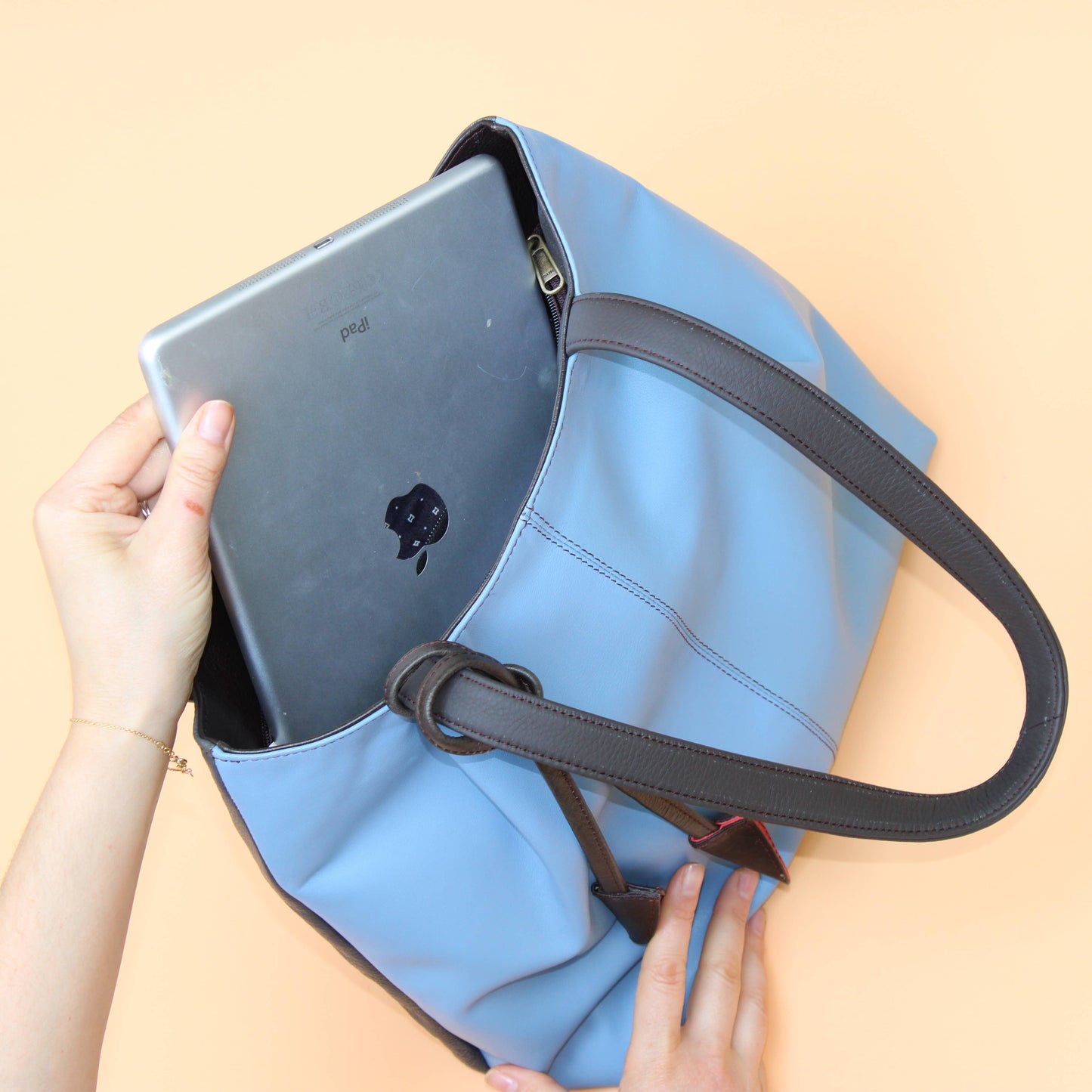 Celine Shoulder Bag with Zipper Cloure