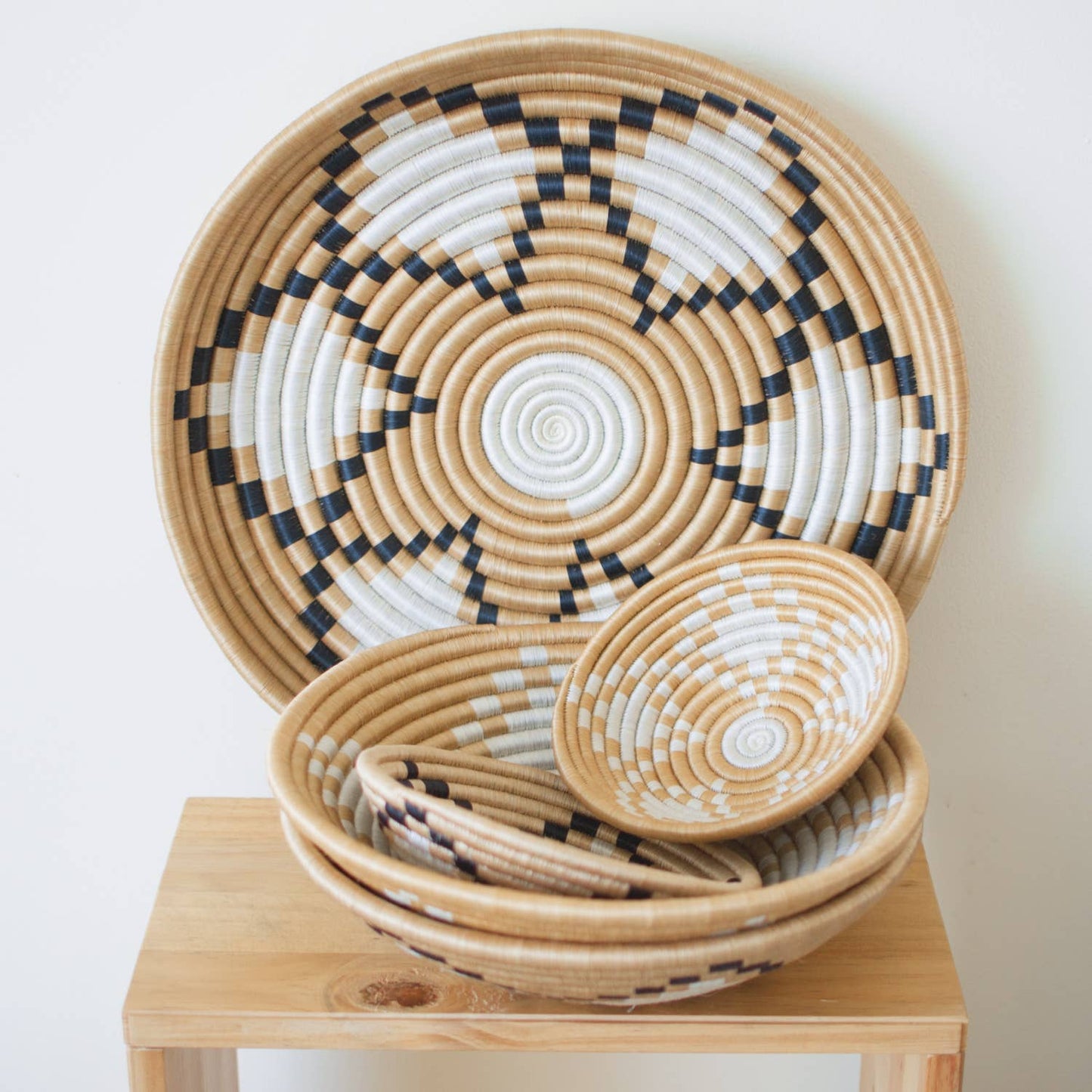 Neri Woven 16” Woven Tray