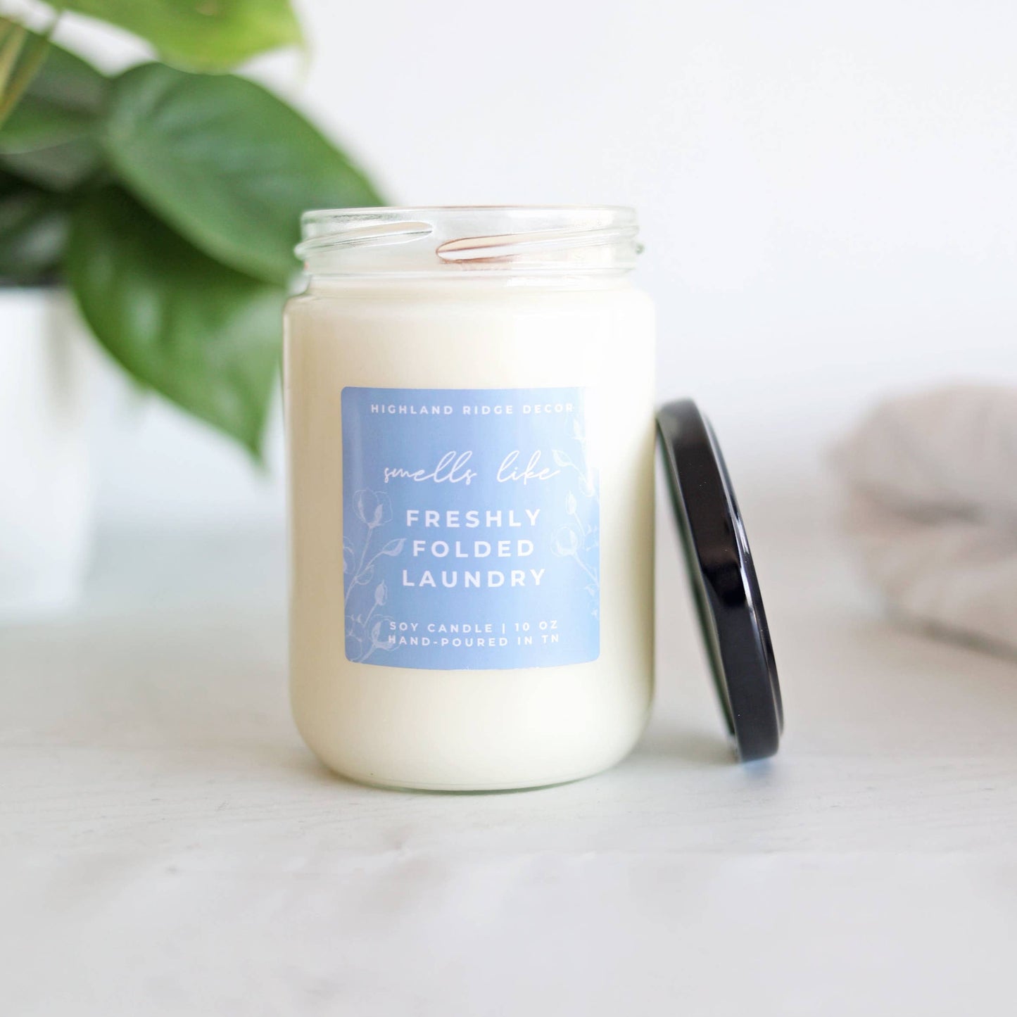 Freshly Folded Laundry Candle