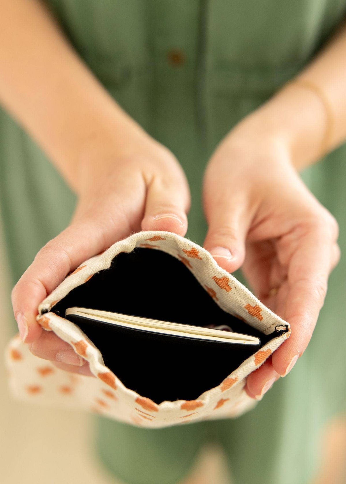 Snap Back Pouch